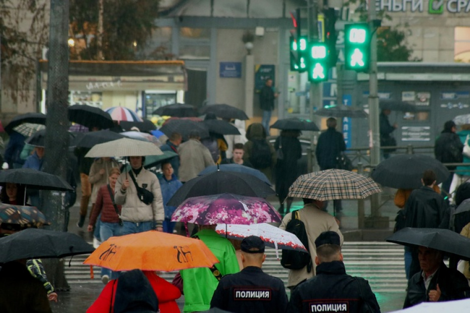 Петербург встретит воскресенье с похолоданием и дождями из-за циклона